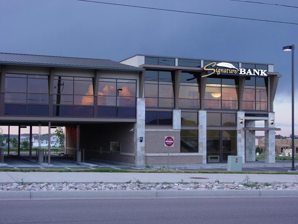 Signature Bank Office Buildings - Image 2