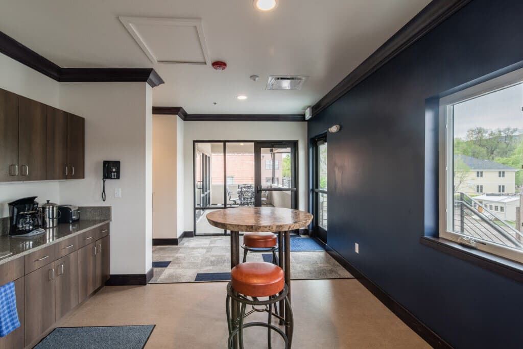 215 Mathews Office Building - Image 10