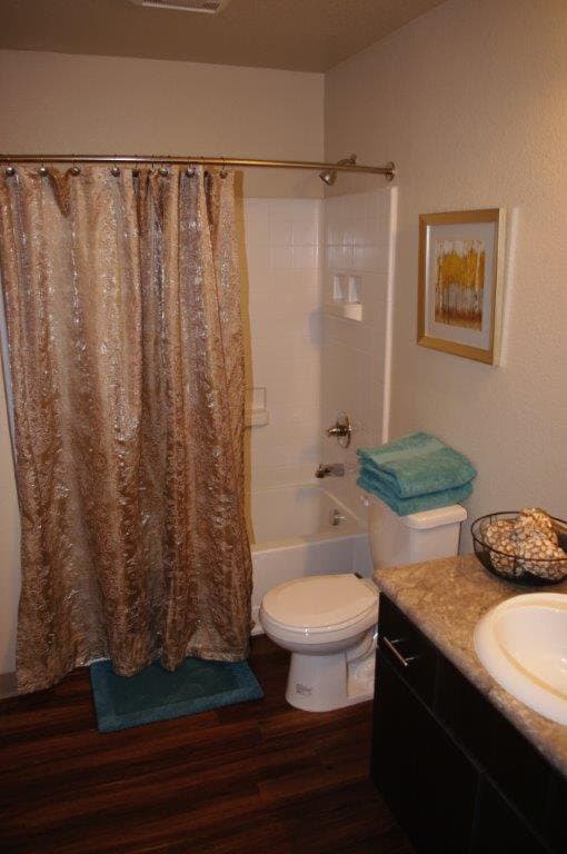 Carriage House Apartments - Image 10