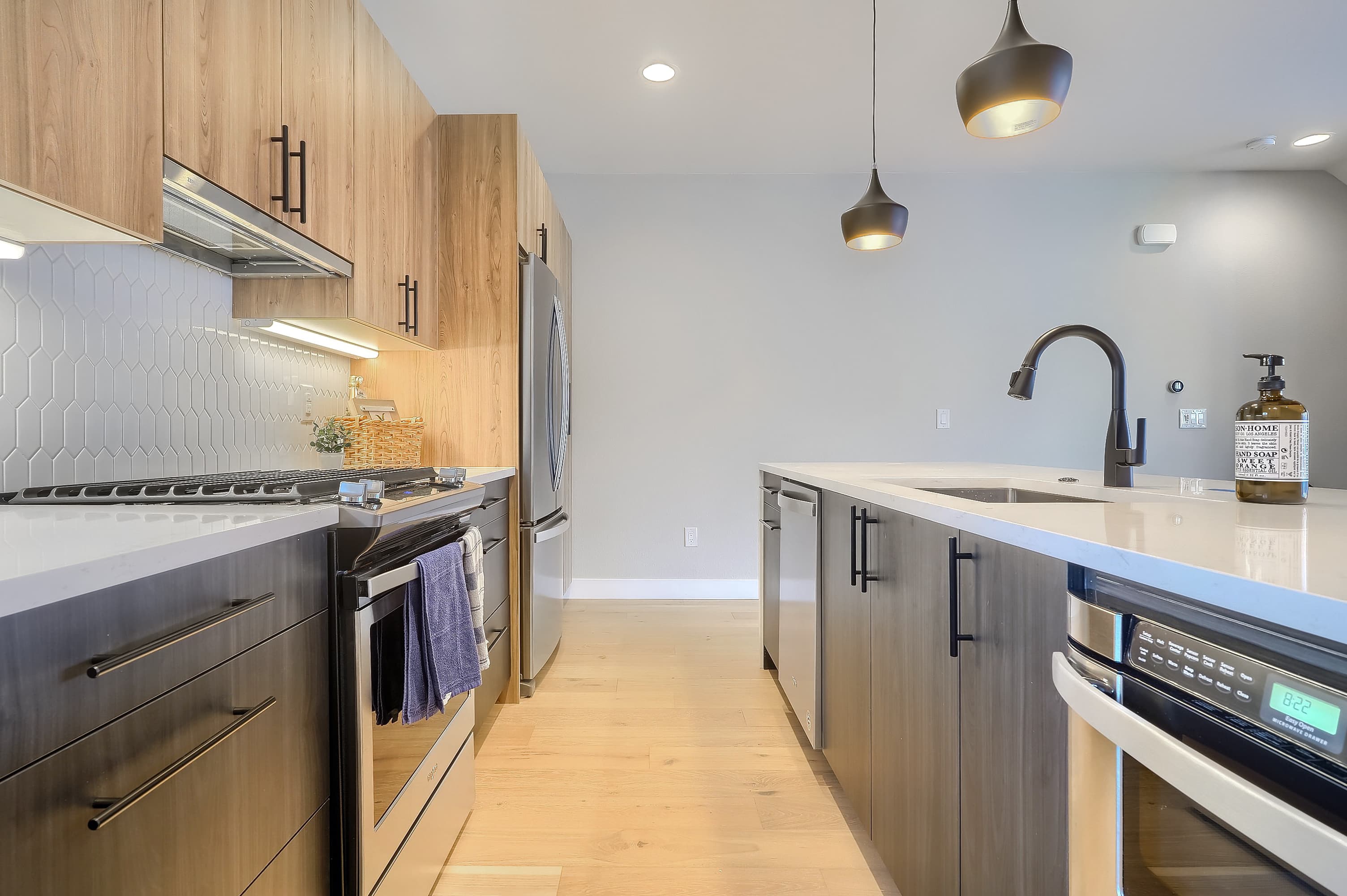 Jefferson Park Point Condos - Image 4