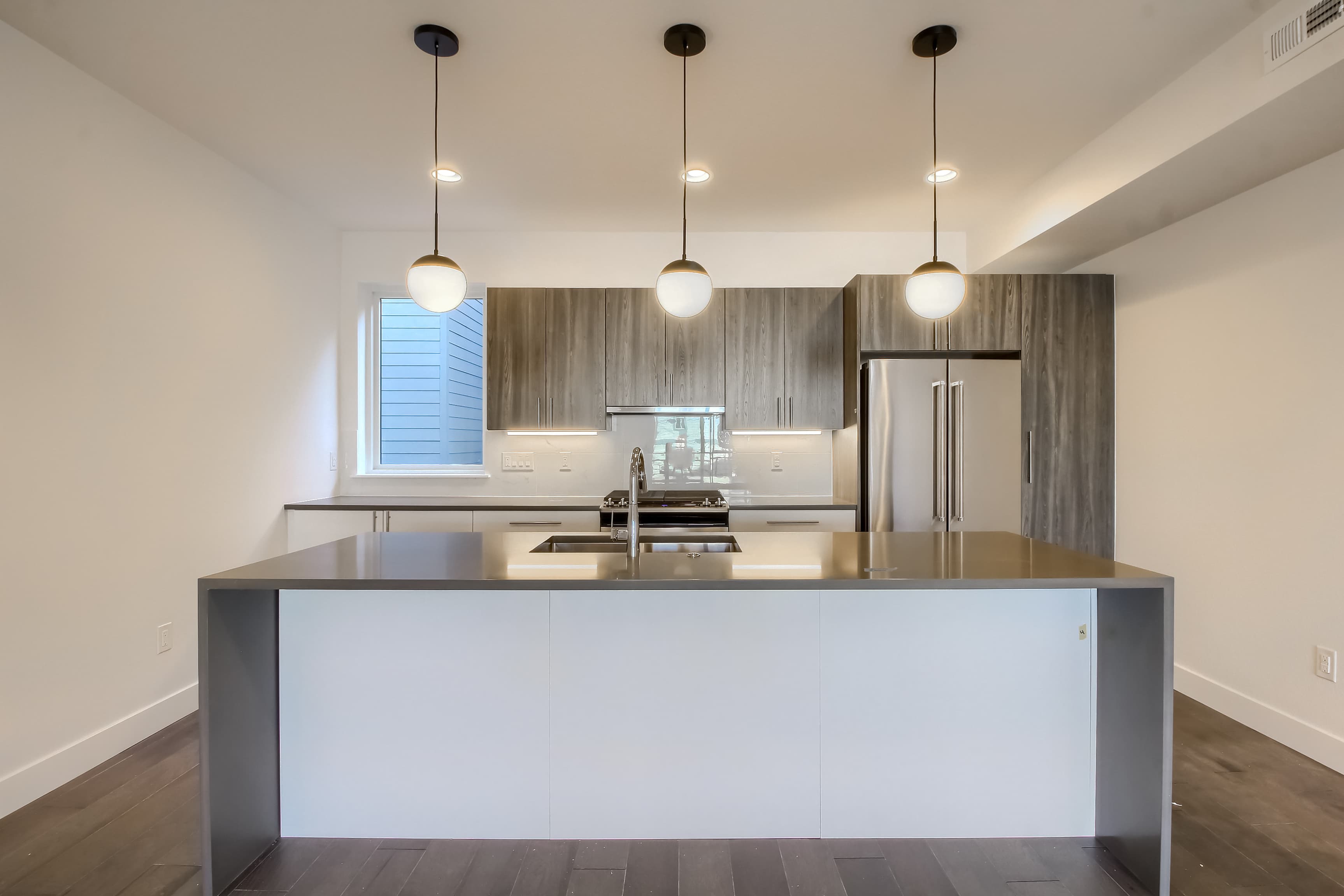 Jefferson Park Point Condos - Image 5