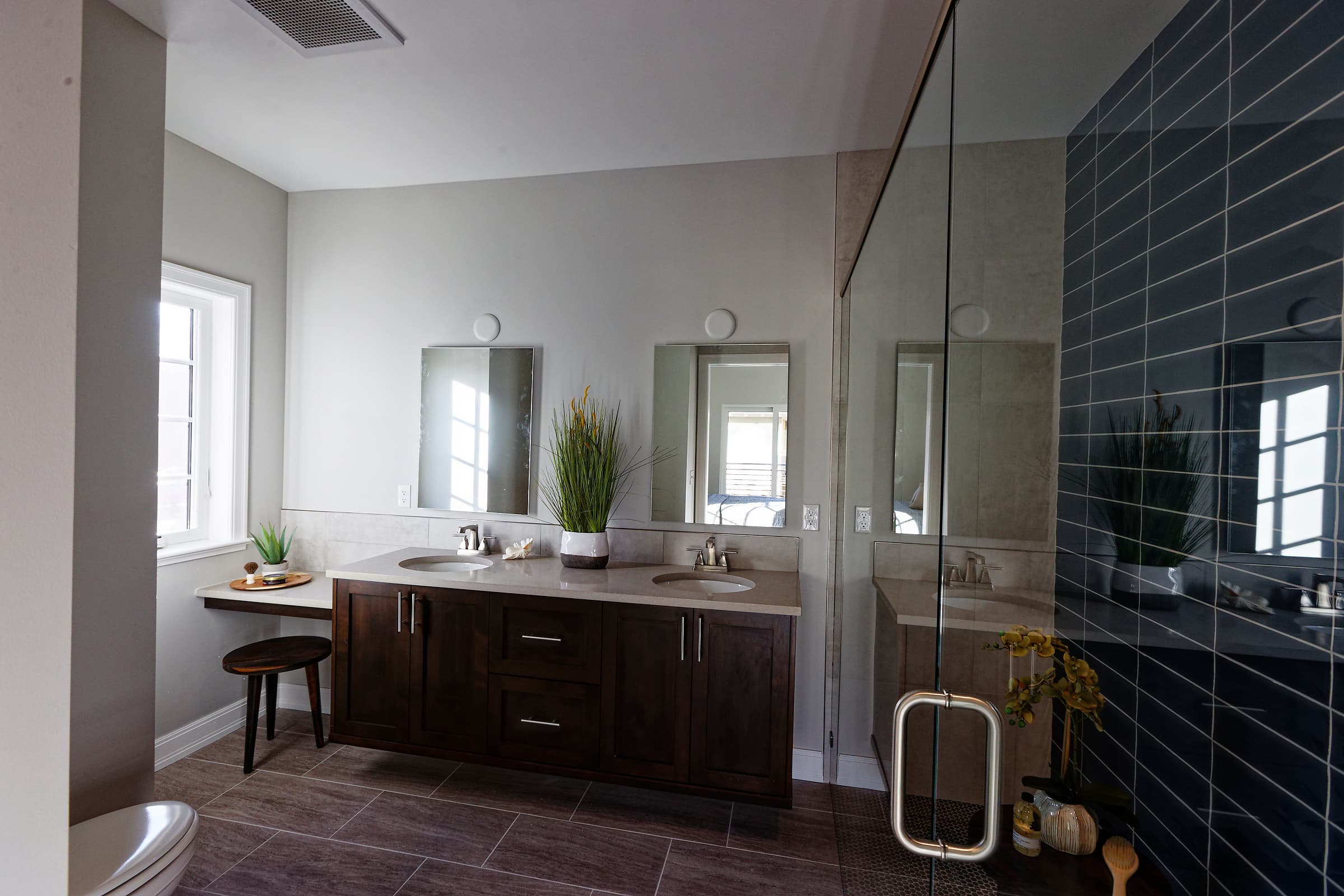 Oasis on Olive - Image 5