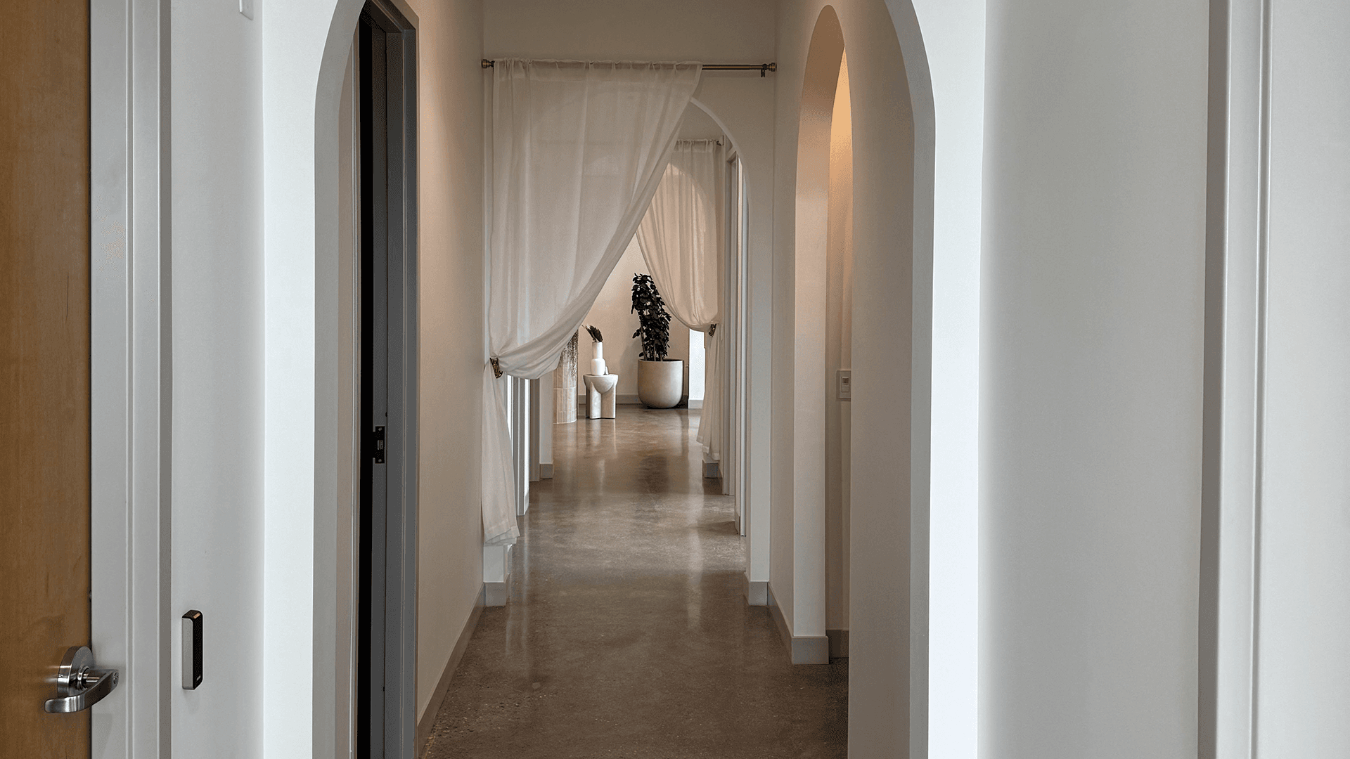 The Luxe Room - Image 4